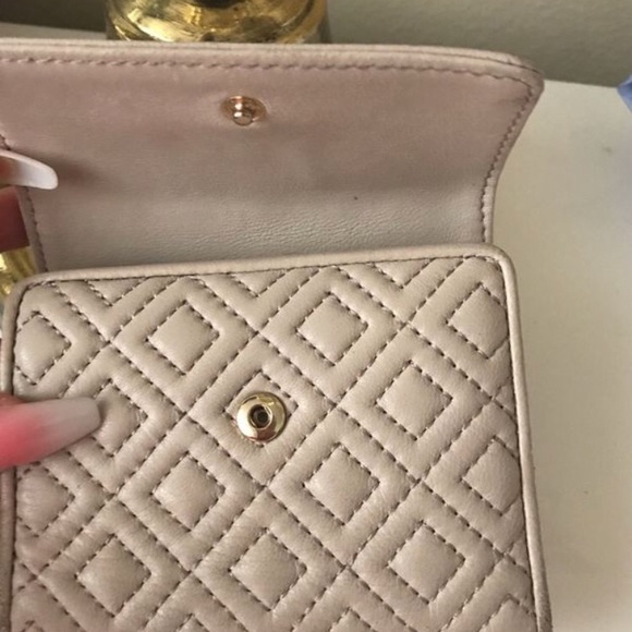 Tory Burch quilted wallet - Picture 3 of 4